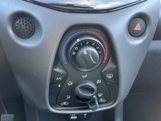 Toyota Aygo 1.0 VVT-i x-play | 5 deurs | Carplay | Airconditioning | Parkeercamera | ActivLease financial lease