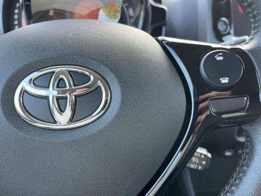 Toyota Aygo 1.0 VVT-i x-play | 5 deurs | Carplay | Airconditioning | Parkeercamera | ActivLease financial lease