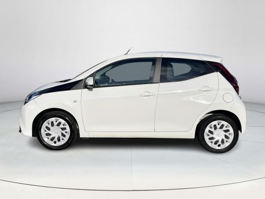 Toyota Aygo 1.0 VVT-i x-play | 5 deurs | Carplay | Airconditioning | Parkeercamera | ActivLease financial lease