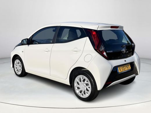 Toyota Aygo 1.0 VVT-i x-play | 5 deurs | Carplay | Airconditioning | Parkeercamera | ActivLease financial lease