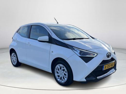 Toyota Aygo 1.0 VVT-i x-play | 5 deurs | Carplay | Airconditioning | Parkeercamera | ActivLease financial lease