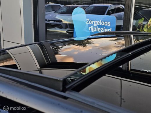 Volkswagen T-Roc 1.5 TSI 3x R-Line Panorama/IQ Light/Keyless/Twotone ActivLease financial lease