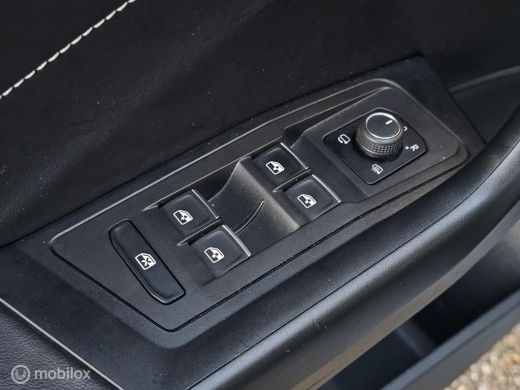 Volkswagen T-Roc 1.5 TSI 3x R-Line Panorama/IQ Light/Keyless/Twotone ActivLease financial lease