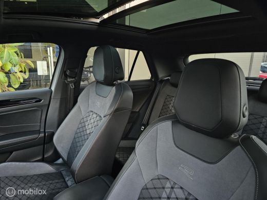 Volkswagen T-Roc 1.5 TSI 3x R-Line Panorama/IQ Light/Keyless/Twotone ActivLease financial lease