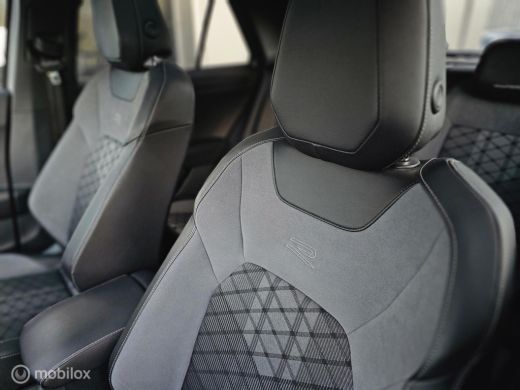 Volkswagen T-Roc 1.5 TSI 3x R-Line Panorama/IQ Light/Keyless/Twotone ActivLease financial lease