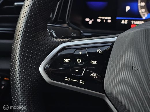 Volkswagen T-Roc 1.5 TSI 3x R-Line Panorama/IQ Light/Keyless/Twotone ActivLease financial lease