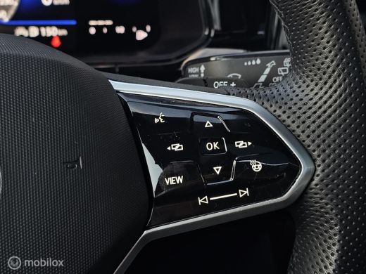 Volkswagen T-Roc 1.5 TSI 3x R-Line Panorama/IQ Light/Keyless/Twotone ActivLease financial lease