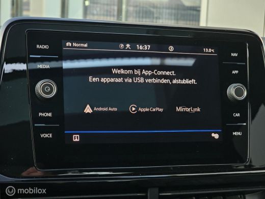 Volkswagen T-Roc 1.5 TSI 3x R-Line Panorama/IQ Light/Keyless/Twotone ActivLease financial lease