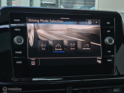 Volkswagen T-Roc 1.5 TSI 3x R-Line Panorama/IQ Light/Keyless/Twotone ActivLease financial lease