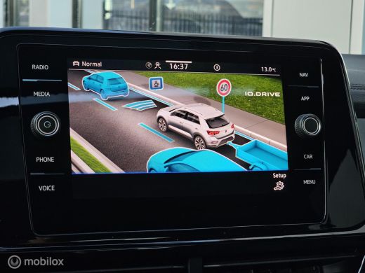 Volkswagen T-Roc 1.5 TSI 3x R-Line Panorama/IQ Light/Keyless/Twotone ActivLease financial lease