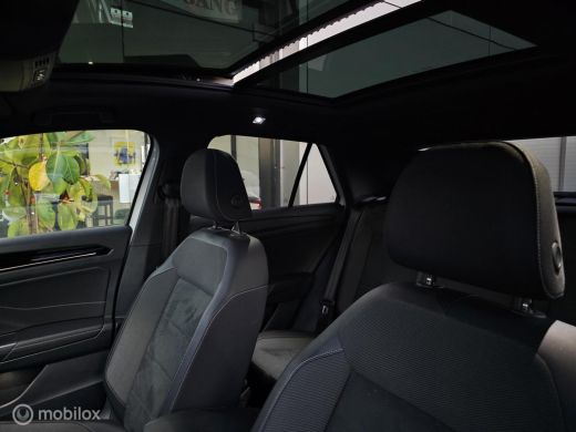 Volkswagen T-Roc 1.5 TSI 3x R-line Panorama/Keyless/Beats/Black Style ActivLease financial lease