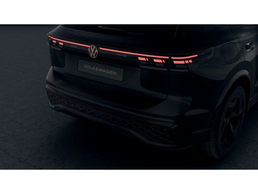 Volkswagen Tiguan R-Line Edition - eHybrid | 'App-Connect' draadloze smartphone integratie | Automatische afstandsr... ActivLease financial lease