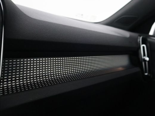 Volvo  XC40 RECHARGE P8 AWD 408 PK + AFN. TREKHAAK | APPLE CARPLAY | 19 INCH | DAB | GOOGLE MAPS ActivLease financial lease