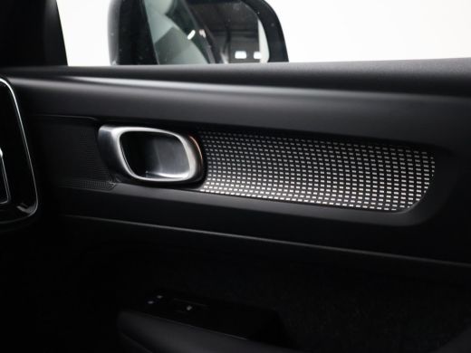 Volvo  XC40 RECHARGE P8 AWD 408 PK + AFN. TREKHAAK | APPLE CARPLAY | 19 INCH | DAB | GOOGLE MAPS ActivLease financial lease