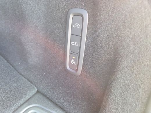 Volvo  XC60 T6 Black Edition | Luchtvering | Stoelventilatie | Trekhaak | ActivLease financial lease