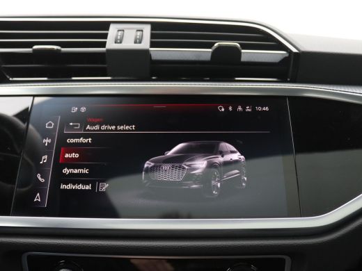 Audi Q3 45 TFSI e S Edition 245PK S-Tronic Pano-Schuifdak, SOH 89%, Trekhaak, PDC voor en achter, Stoelve... ActivLease financial lease