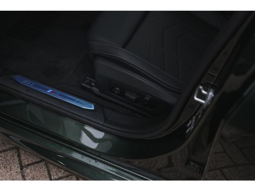 BMW 1 Serie 120 High Executive M Sport Automaat / Panoramadak / Sportstoelen / M Adaptief onderstel / Comfort... ActivLease financial lease