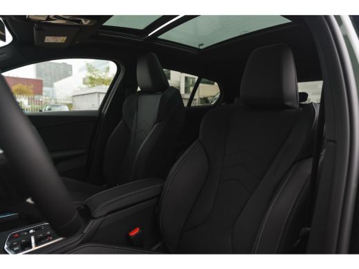BMW 1 Serie 120 High Executive M Sport Automaat / Panoramadak / Sportstoelen / M Adaptief onderstel / Comfort... ActivLease financial lease