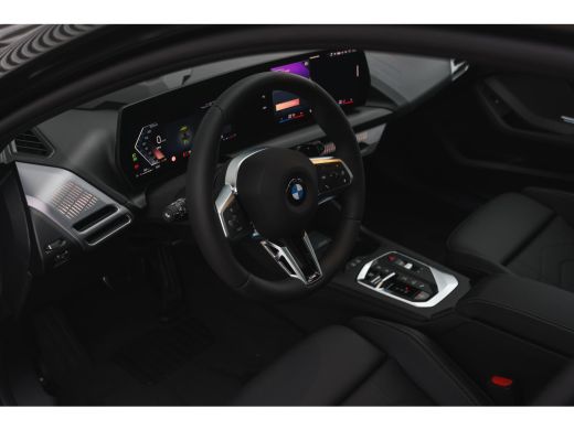 BMW 1 Serie 120 High Executive M Sport Automaat / Panoramadak / Sportstoelen / M Adaptief onderstel / Comfort... ActivLease financial lease