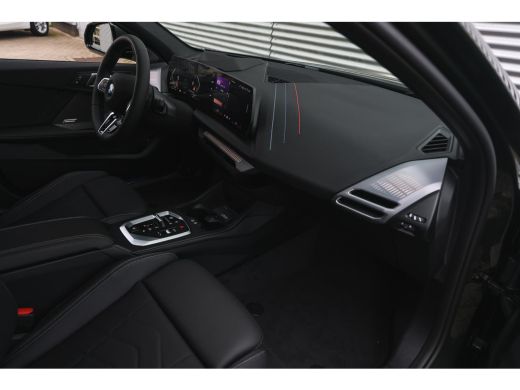 BMW 1 Serie 120 High Executive M Sport Automaat / Panoramadak / Sportstoelen / M Adaptief onderstel / Comfort... ActivLease financial lease