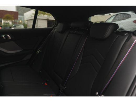 BMW 1 Serie 120 High Executive M Sport Automaat / Panoramadak / Sportstoelen / M Adaptief onderstel / Comfort... ActivLease financial lease