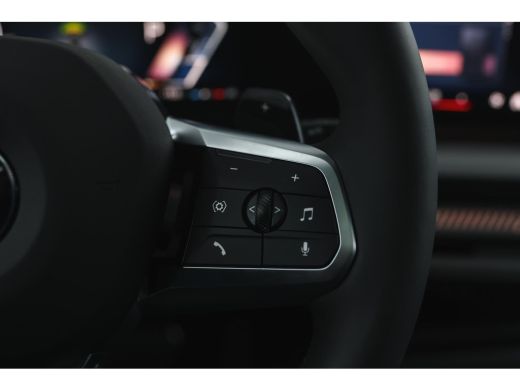 BMW 1 Serie 120 High Executive M Sport Automaat / Panoramadak / Sportstoelen / M Adaptief onderstel / Comfort... ActivLease financial lease