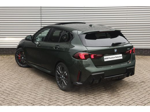 BMW 1 Serie 120 High Executive M Sport Automaat / Panoramadak / Sportstoelen / M Adaptief onderstel / Comfort... ActivLease financial lease