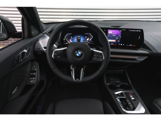 BMW 1 Serie 120 High Executive M Sport Automaat / Panoramadak / Sportstoelen / M Adaptief onderstel / Comfort... ActivLease financial lease