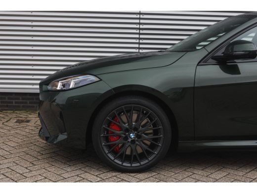 BMW 1 Serie 120 High Executive M Sport Automaat / Panoramadak / Sportstoelen / M Adaptief onderstel / Comfort... ActivLease financial lease