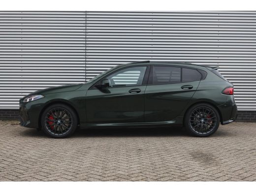 BMW 1 Serie 120 High Executive M Sport Automaat / Panoramadak / Sportstoelen / M Adaptief onderstel / Comfort... ActivLease financial lease