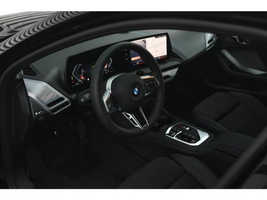 BMW 1 Serie 120 M Sport Automaat / Sportstoelen / M Adaptief onderstel / Achteruitrijcamera / Comfort Access ... ActivLease financial lease