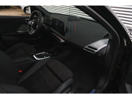 BMW 1 Serie 120 M Sport Automaat / Sportstoelen / M Adaptief onderstel / Achteruitrijcamera / Comfort Access ... ActivLease financial lease