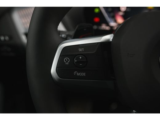 BMW 1 Serie 120 M Sport Automaat / Sportstoelen / M Adaptief onderstel / Achteruitrijcamera / Comfort Access ... ActivLease financial lease