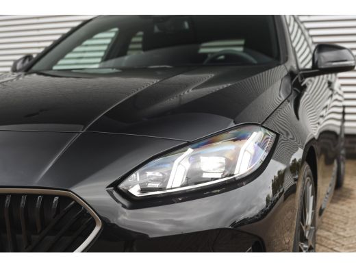 BMW 1 Serie 120 M Sport Automaat / Sportstoelen / M Adaptief onderstel / Achteruitrijcamera / Comfort Access ... ActivLease financial lease