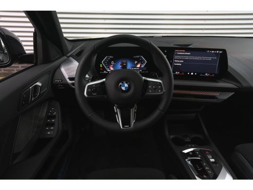 BMW 1 Serie 120 M Sport Automaat / Sportstoelen / M Adaptief onderstel / Achteruitrijcamera / Comfort Access ... ActivLease financial lease