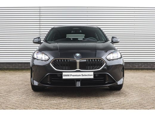 BMW 1 Serie 120 M Sport Automaat / Sportstoelen / M Adaptief onderstel / Achteruitrijcamera / Comfort Access ... ActivLease financial lease