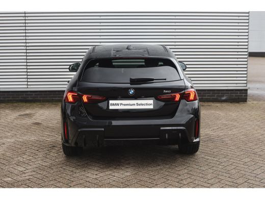 BMW 1 Serie 120 M Sport Automaat / Sportstoelen / M Adaptief onderstel / Achteruitrijcamera / Comfort Access ... ActivLease financial lease