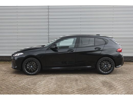 BMW 1 Serie 120 M Sport Automaat / Sportstoelen / M Adaptief onderstel / Achteruitrijcamera / Comfort Access ... ActivLease financial lease