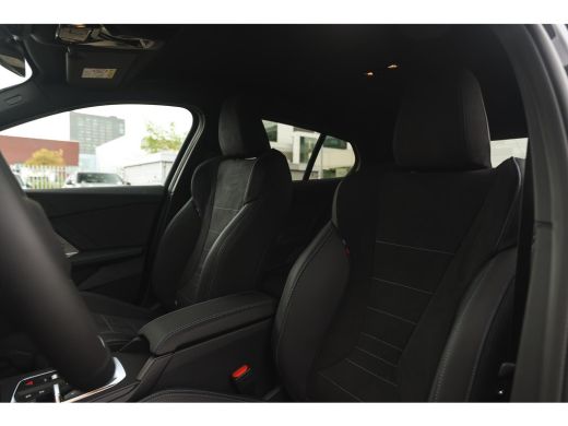 BMW 1 Serie 120 M Sport Automaat / Sportstoelen / M Adaptief onderstel / Achteruitrijcamera / Comfort Access ... ActivLease financial lease