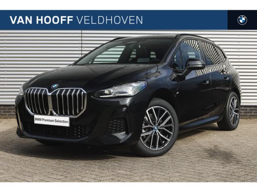BMW 2 Serie 225e xDrive High Executive M Sport Automaat / Panoramadak / Trekhaak / Sportstoelen / M Adaptief ...