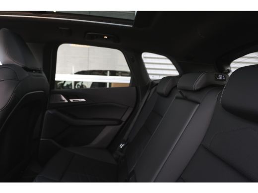 BMW 2 Serie 225e xDrive High Executive M Sport Automaat / Panoramadak / Trekhaak / Sportstoelen / M Adaptief ... ActivLease financial lease