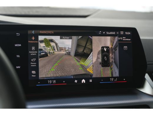 BMW 2 Serie 225e xDrive High Executive M Sport Automaat / Panoramadak / Trekhaak / Sportstoelen / M Adaptief ... ActivLease financial lease