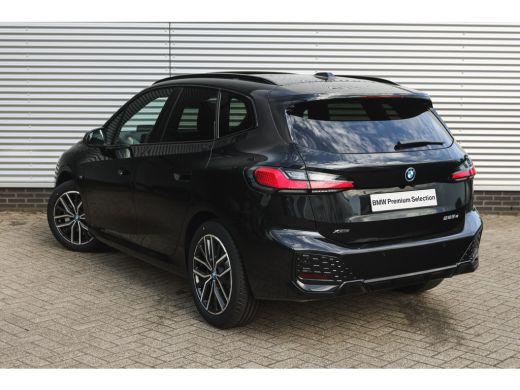 BMW 2 Serie 225e xDrive High Executive M Sport Automaat / Panoramadak / Trekhaak / Sportstoelen / M Adaptief ... ActivLease financial lease