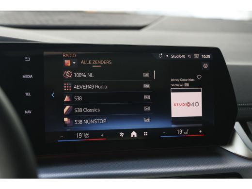 BMW 2 Serie 225e xDrive High Executive M Sport Automaat / Panoramadak / Trekhaak / Sportstoelen / M Adaptief ... ActivLease financial lease