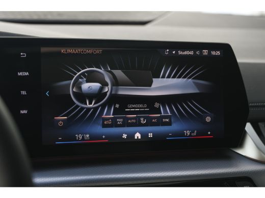 BMW 2 Serie 225e xDrive High Executive M Sport Automaat / Panoramadak / Trekhaak / Sportstoelen / M Adaptief ... ActivLease financial lease