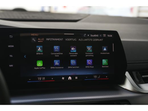 BMW 2 Serie 225e xDrive High Executive M Sport Automaat / Panoramadak / Trekhaak / Sportstoelen / M Adaptief ... ActivLease financial lease