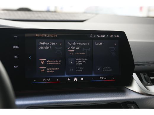 BMW 2 Serie 225e xDrive High Executive M Sport Automaat / Panoramadak / Trekhaak / Sportstoelen / M Adaptief ... ActivLease financial lease