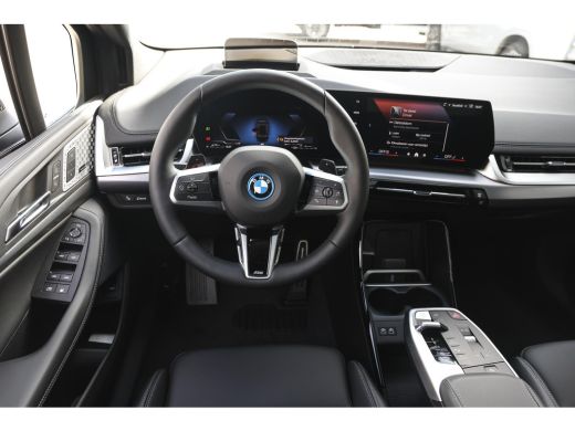 BMW 2 Serie 225e xDrive High Executive M Sport Automaat / Panoramadak / Trekhaak / Sportstoelen / M Adaptief ... ActivLease financial lease