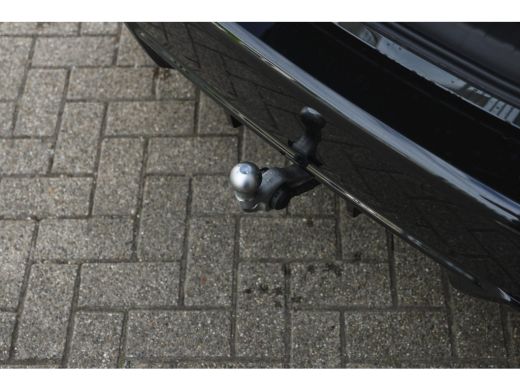 BMW 2 Serie 225e xDrive High Executive M Sport Automaat / Panoramadak / Trekhaak / Sportstoelen / M Adaptief ... ActivLease financial lease