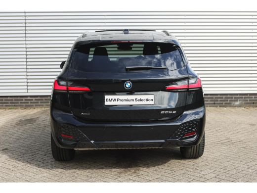 BMW 2 Serie 225e xDrive High Executive M Sport Automaat / Panoramadak / Trekhaak / Sportstoelen / M Adaptief ... ActivLease financial lease